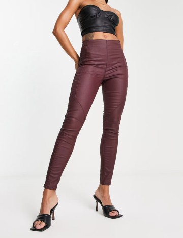Pantaloni din imitatie de piele ASOS, vișiniu