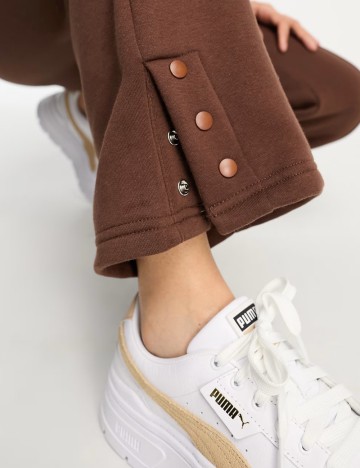 Pantaloni de trening Threadbare, maro