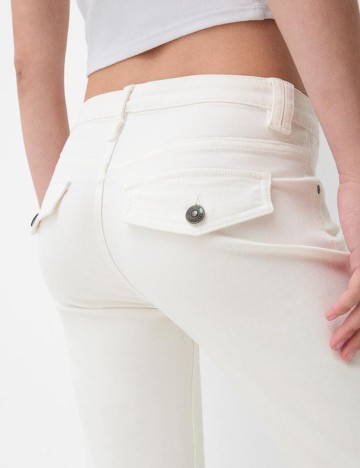 Jeans Bershka, alb