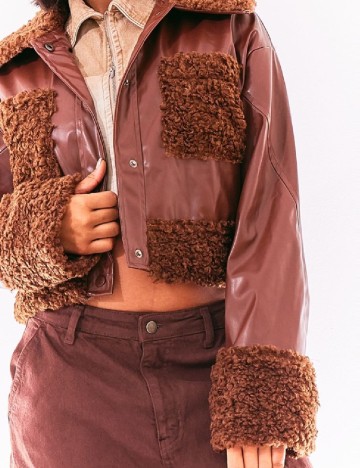 Jachetă imitație de piele PRETTYLITTLETHING, maro