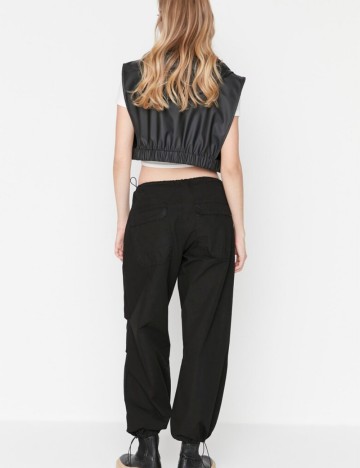 Pantaloni TRENDYOL, negru