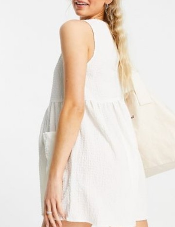 Salopetă scurtă ASOS, crem